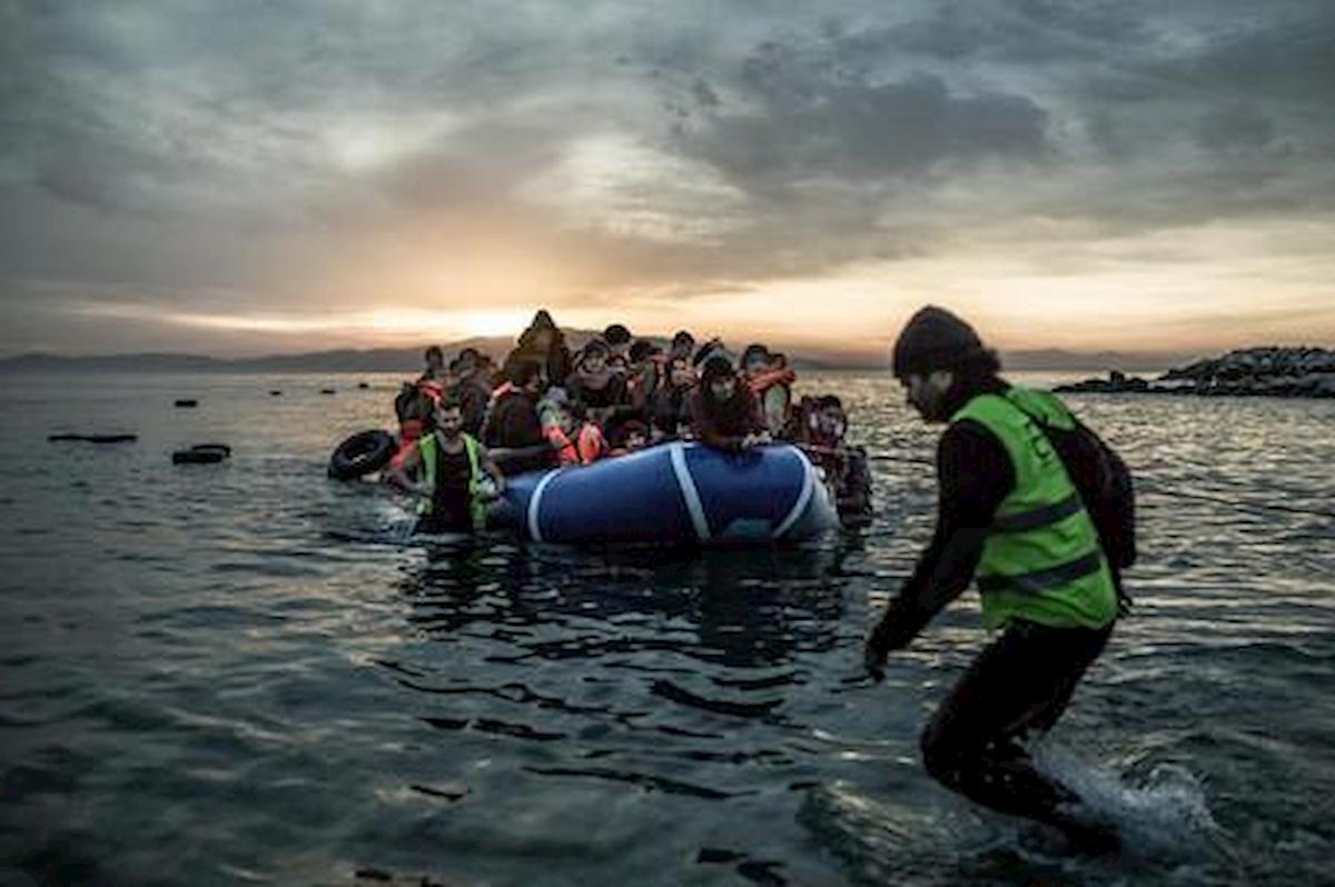 Migranti, bimbo muore durante tentativo di sbarco a Lesbo. Dopo che la Turchia ha aperto i confini