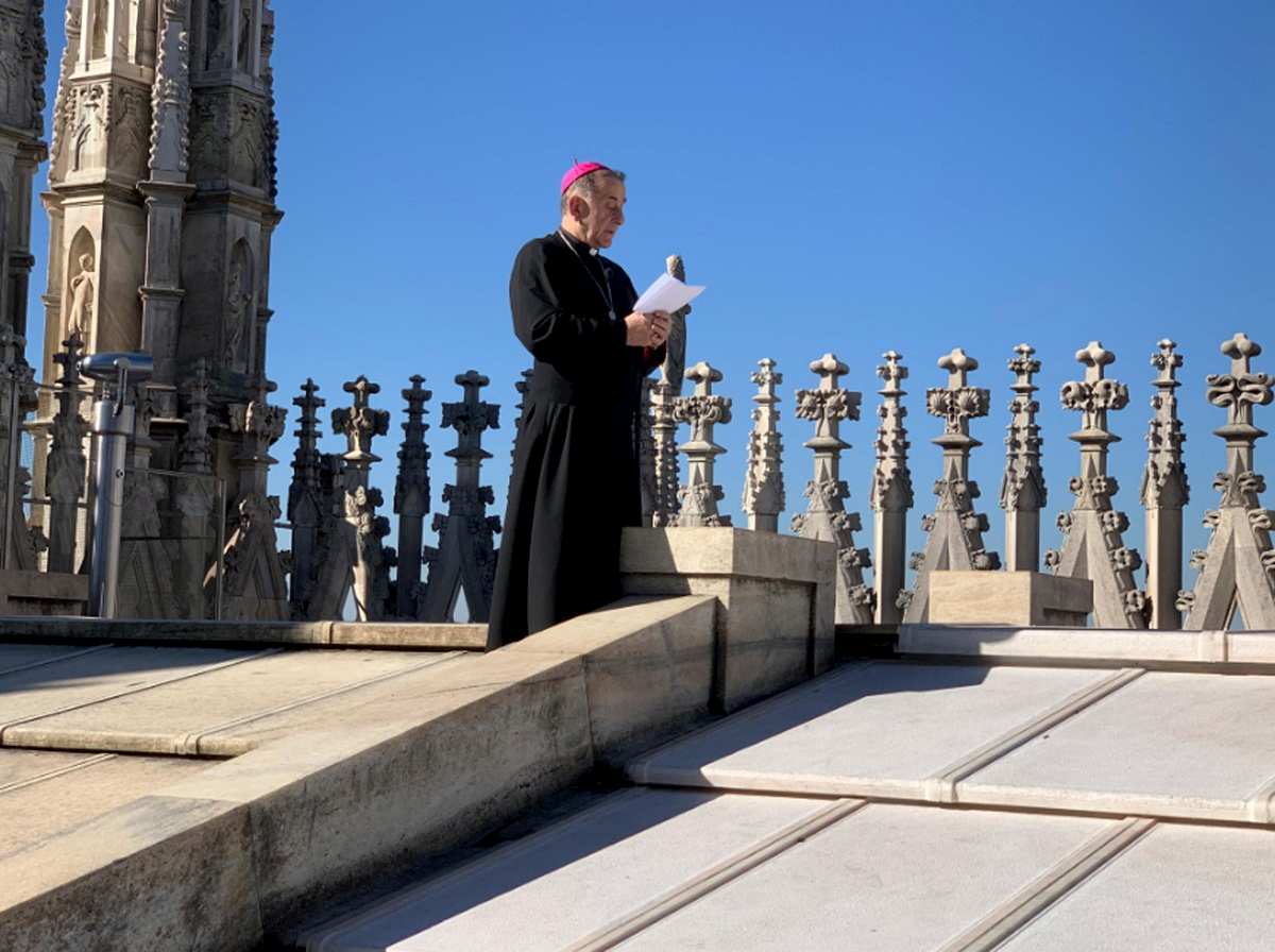 l'arcivescovo di Milano Maro Delpini