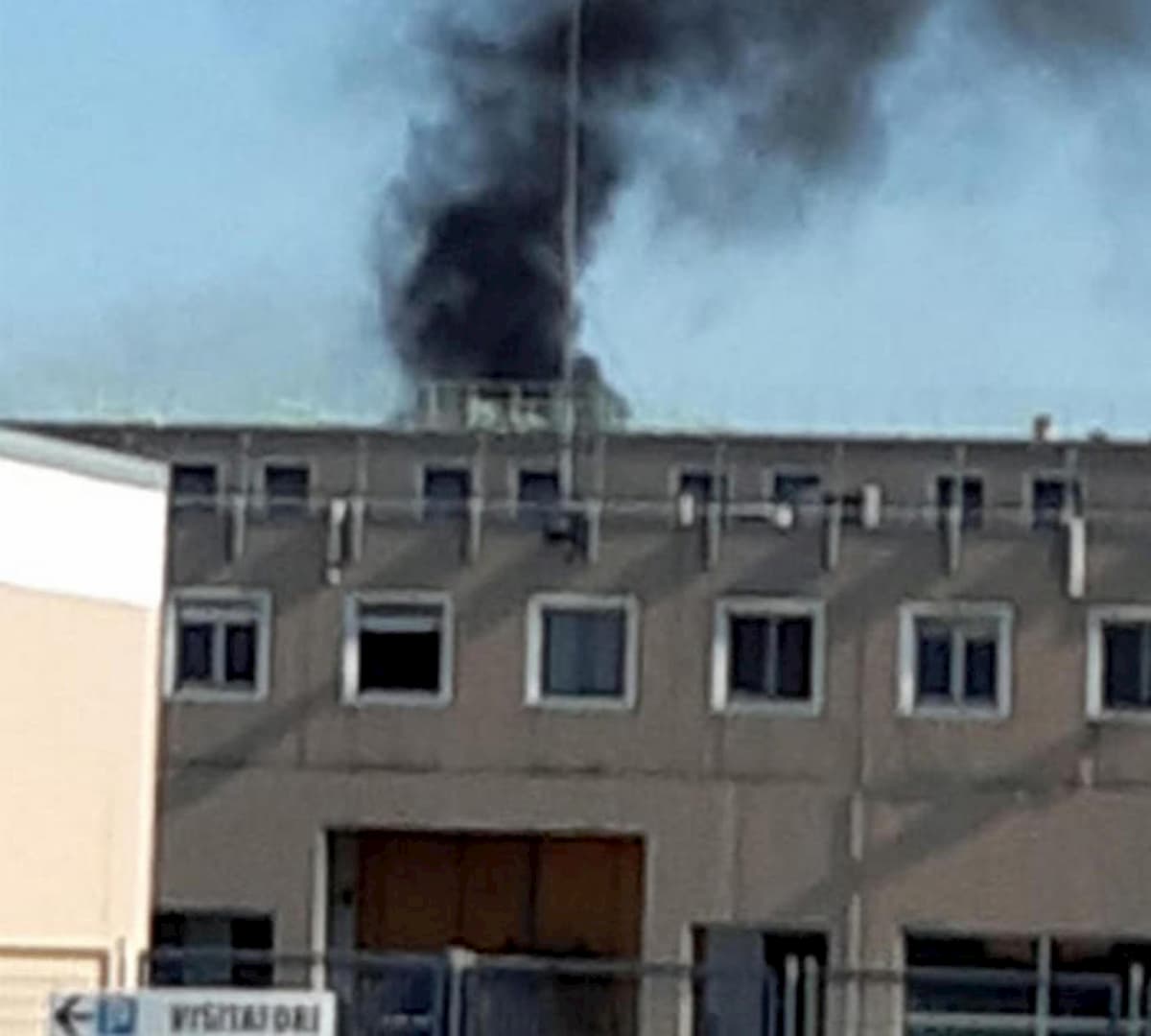 Rivolte in carcere: a Modena morti 3 detenuti per abuso di farmaci. A Pavia sequestrati due agenti