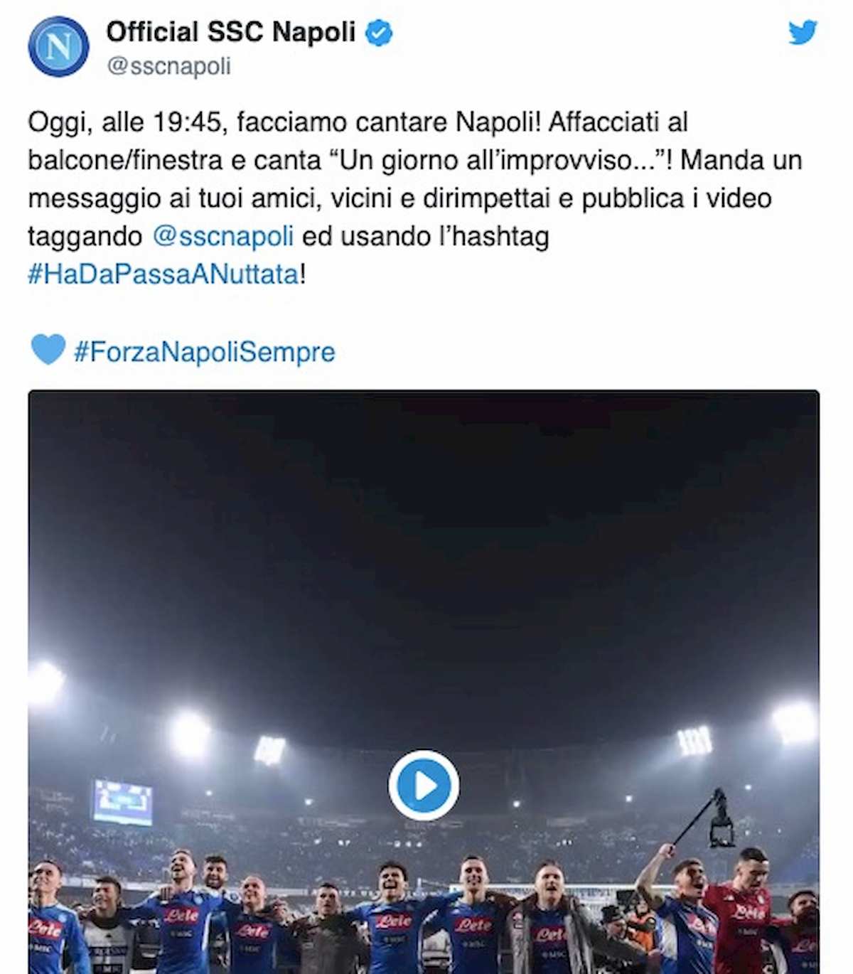 T-Shirt Napoli Calcio Coro Cuore - Maglia Azzurra Uomo 100% Cotone 'Un Giorno All'improvviso Mi Innamorai Di Te'