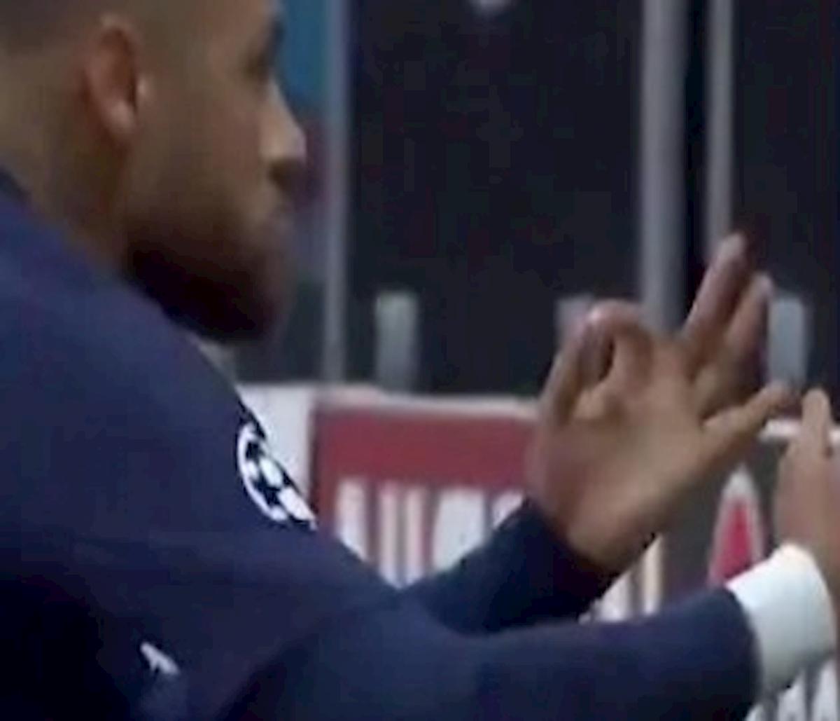 Neymar sfotte Haaland imitando la sua esultanza VIDEO