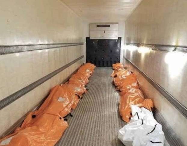 Coronavirus, a New York i cadaveri portati via su camion frigo VIDEO
