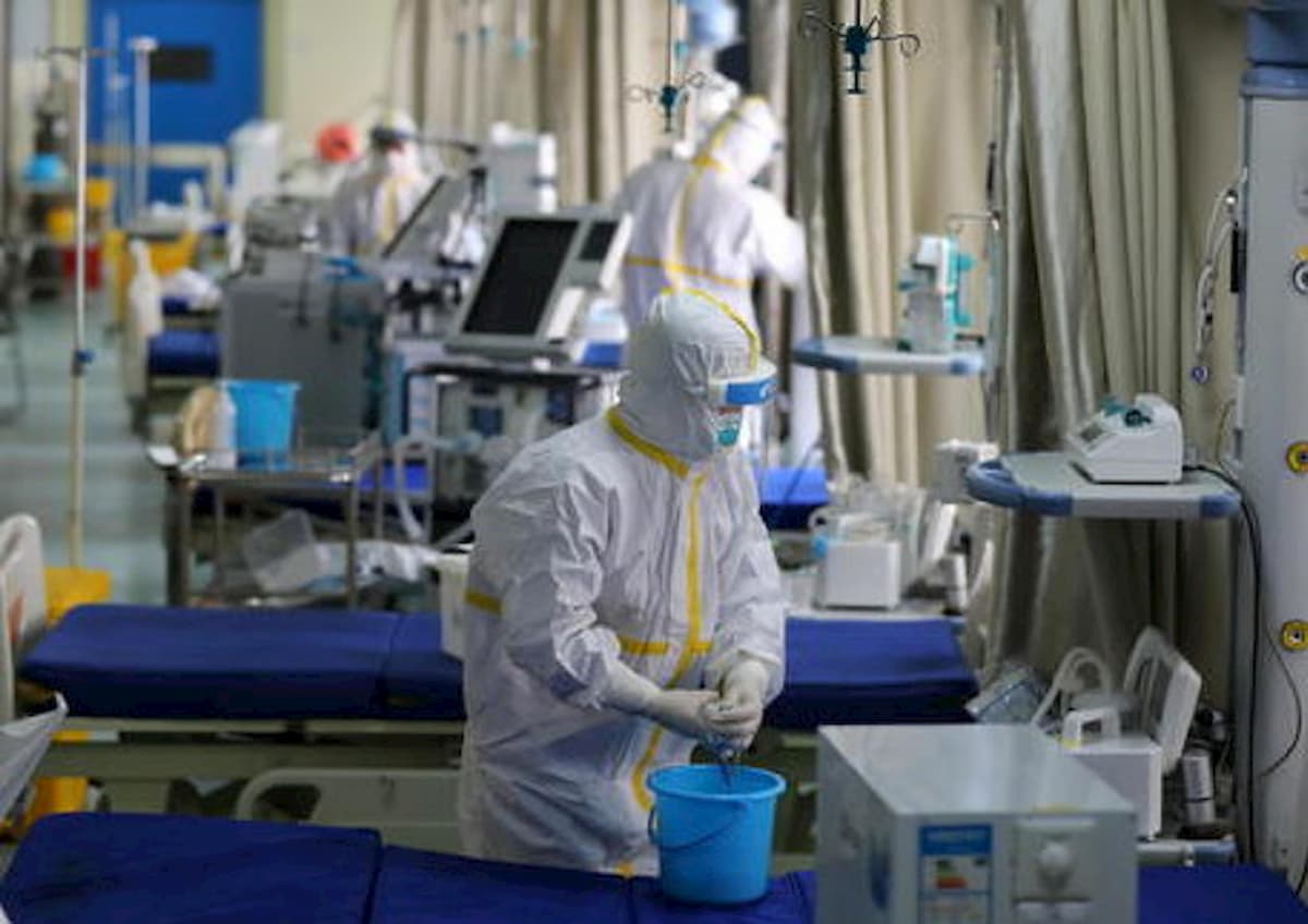 Coronavirus, infermiera racconta l'addio via telefono tra madre e figlia: "Se lo vedeste sareste più comprensivi con il prossimo"