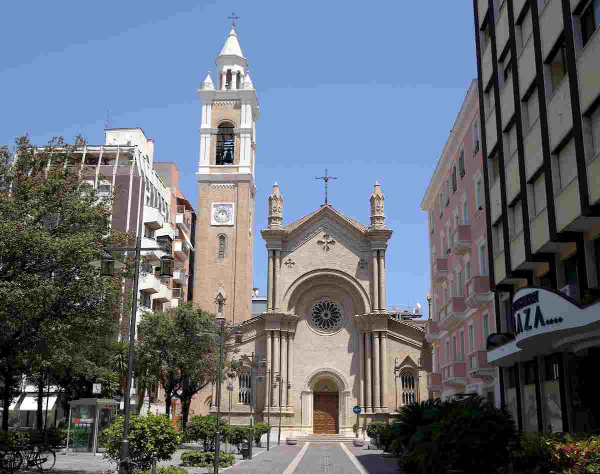 Coronavirus mi ha riportato in chiesa (aperta grazie al Papa) dopo 40 anni. Prego per mio cugino infettato