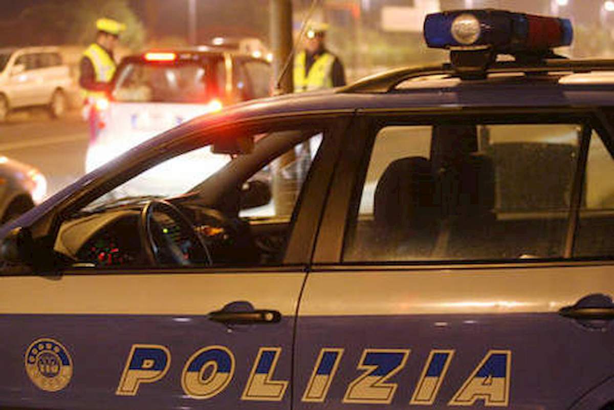 Coronavirus, ubriaca alla guida di notte travolge tre auto in sosta. Denunciata una donna a Civitavecchia