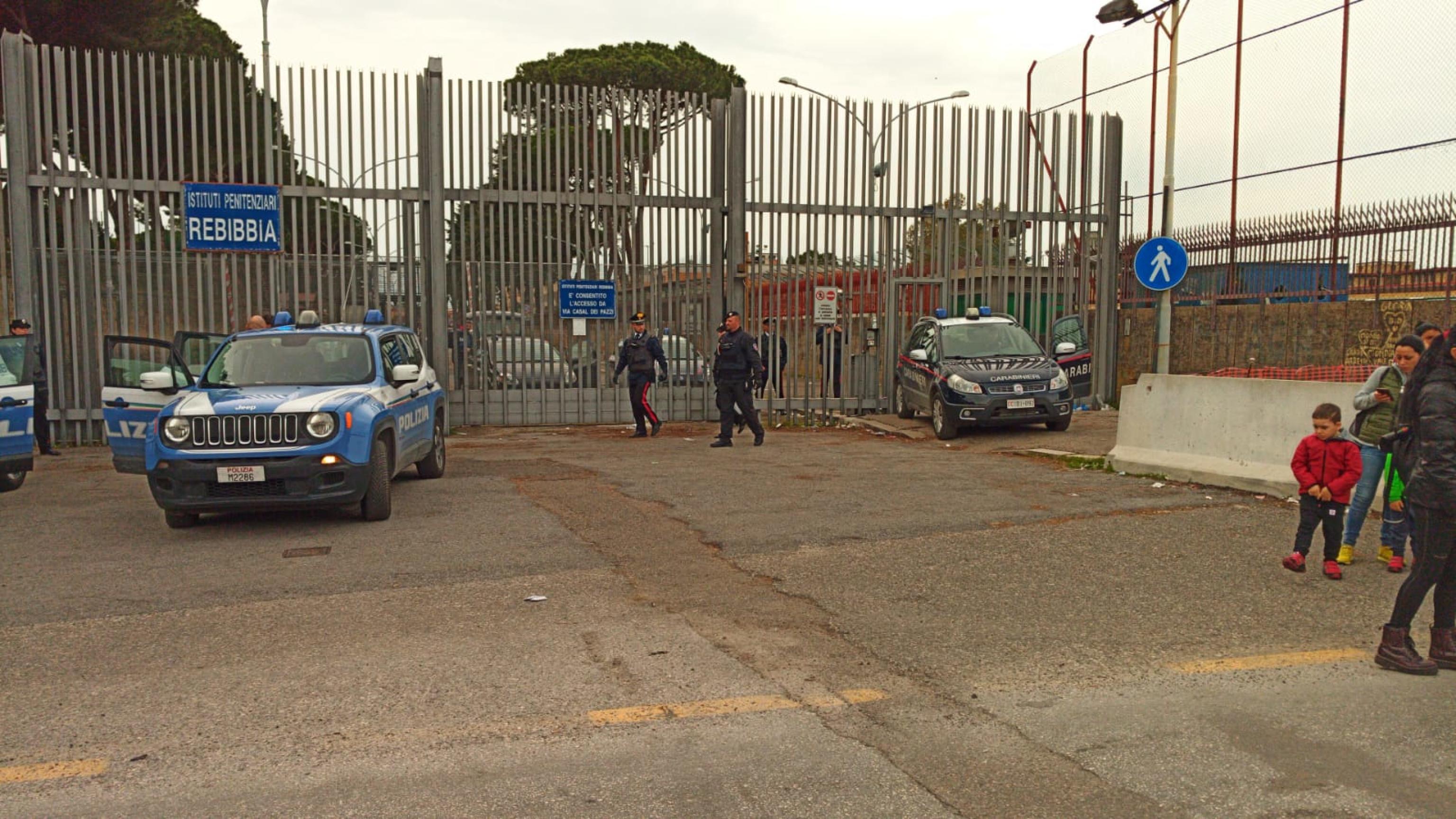 Cornavirus, disordini al carcere di Rebibbia a Roma: forse evasi in fuga