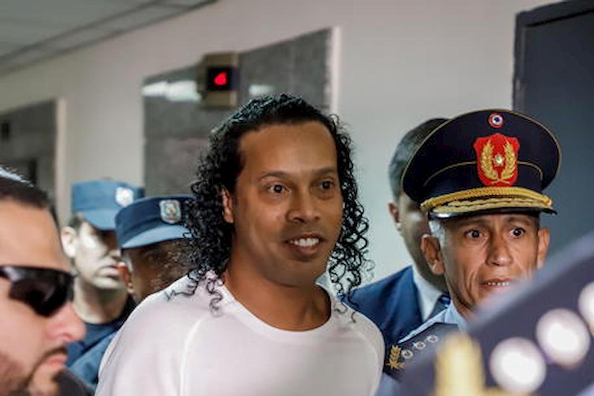 Ronaldinho accusato di riciclaggio, respinta la proposta dei legali di 1.5 milioni in cambio degli arresti domiciliari