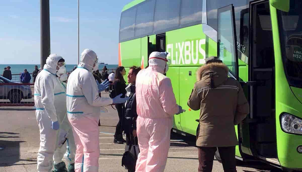 Salerno, controlli su pullman Flixbus e treni per paura dei contagi da Coronavirus VIDEO