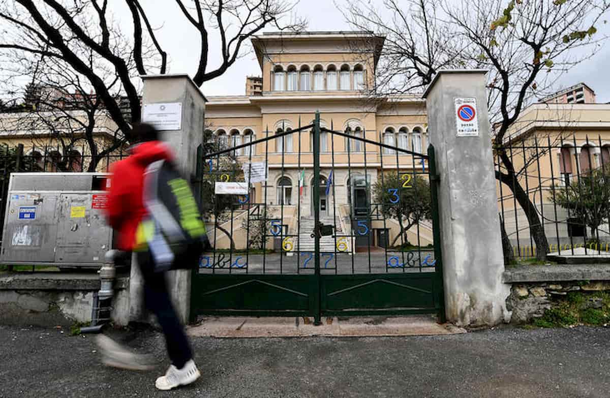 Coronavirus, scuole e università chiuse fino al 3 aprile