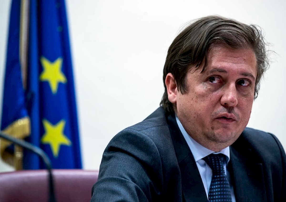 Coronavirus, il viceministro Sileri: "Ho temuto di lasciare sola mia moglie. Non sento odori né sapori"