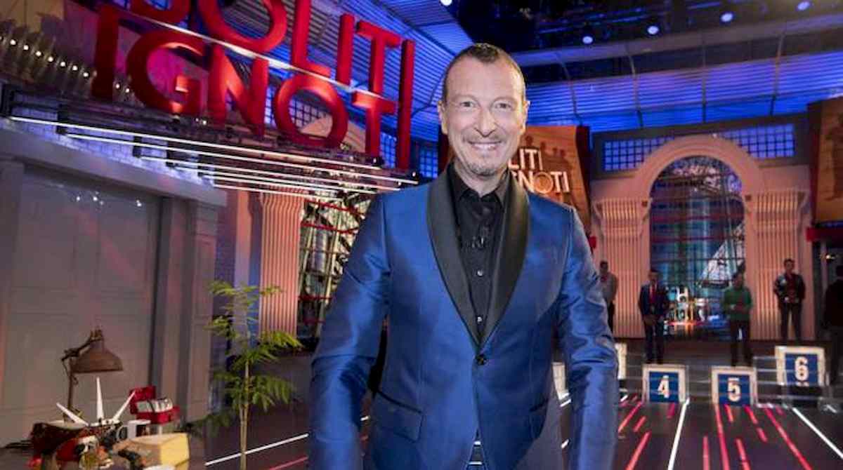 Coronavirus, Soliti Ignoti in onda senza pubblico. Ma Amadeus fatica a mantenere le distanze