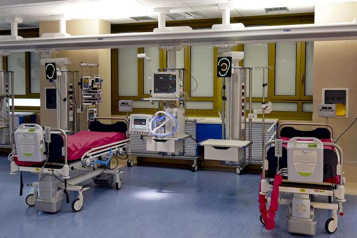 Piemonte, il grido d'aiuto di Cirio: "Dateci i ventilatori ora". Terapie intensive allo stremo