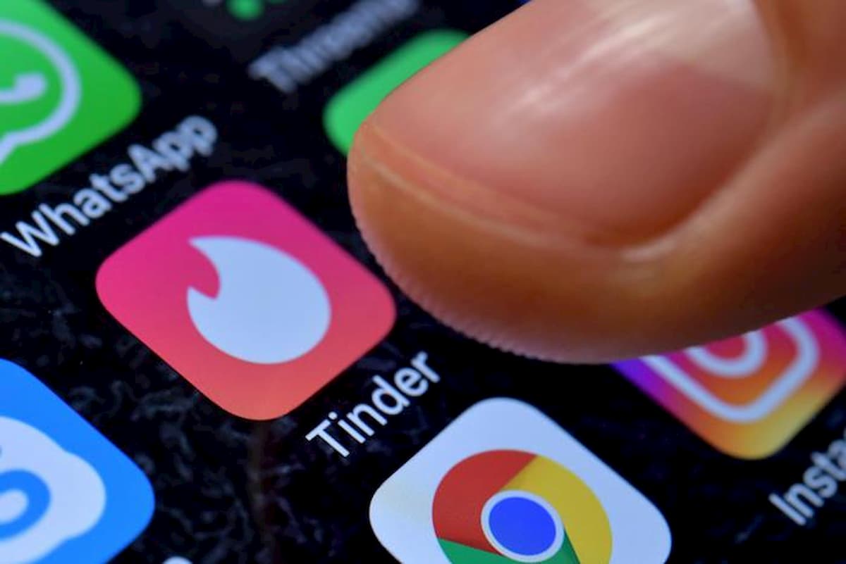 Coronavirus, effetto quarantena su Tinder: calo di ricerche, anche in Borsa