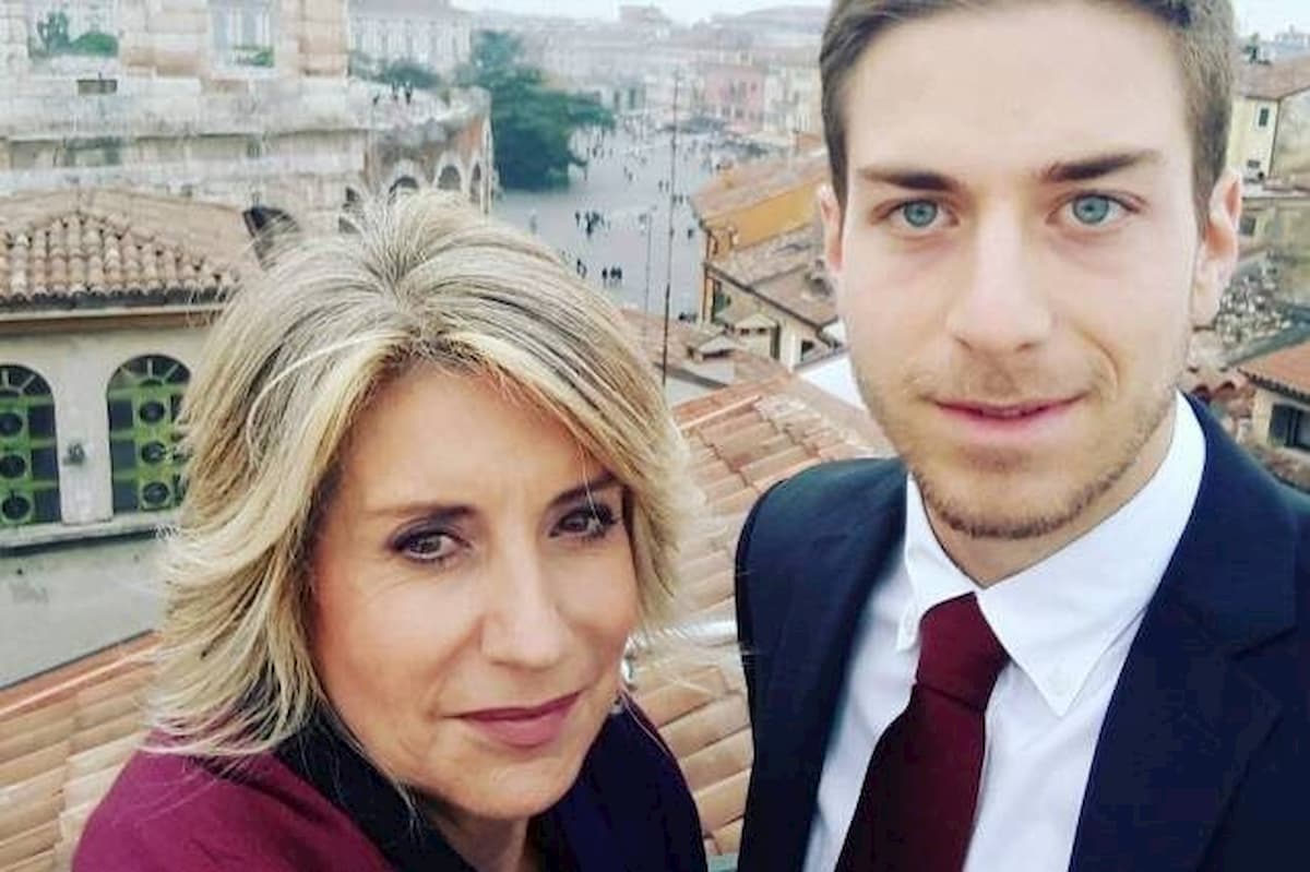 Coronavirus, il figlio di Tiziana Ferrario positivo: "Atleta di 29 anni, il virus gli ha stravolto la vita"