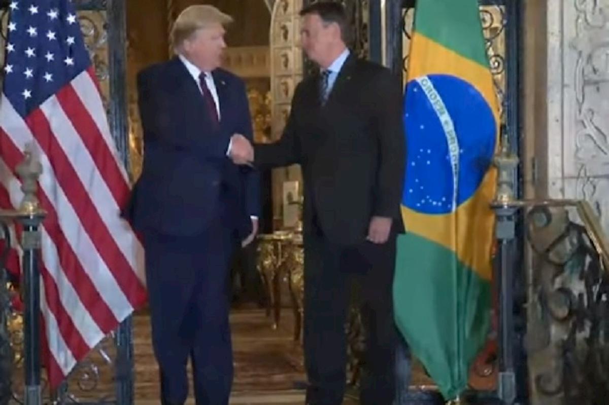 trump stretta mano bolsonaro