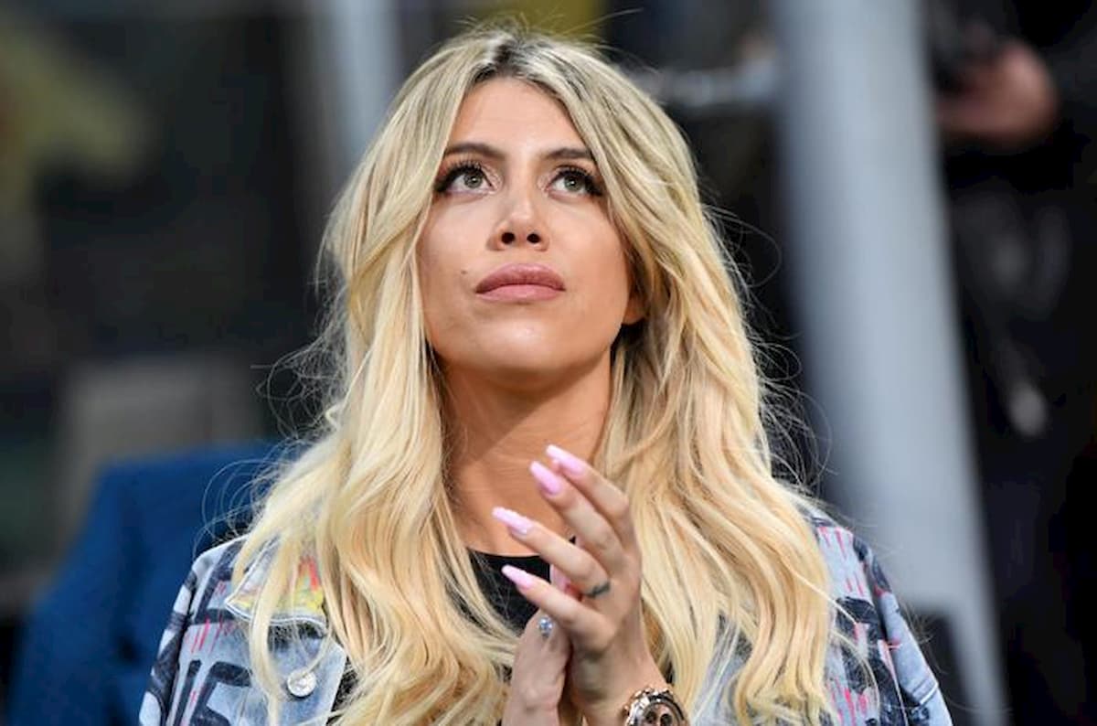 Maxi Lopez attacca Wanda Nara: "Torni in Lombardia coi nostri figli proprio ora, che madre sei?"