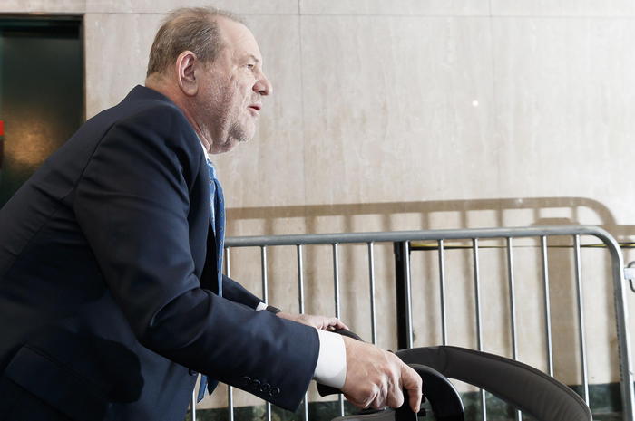 Harvey Weinstein operato al cuore: ora sarà trasferito al carcere di Rikers Island