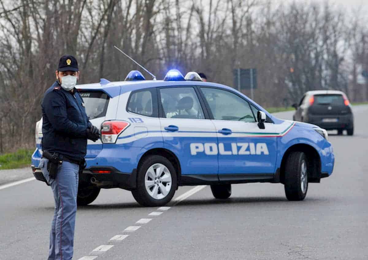 Zona rossa Lodi, via i posti di blocco: tam tam online code di auto in fila per scappare