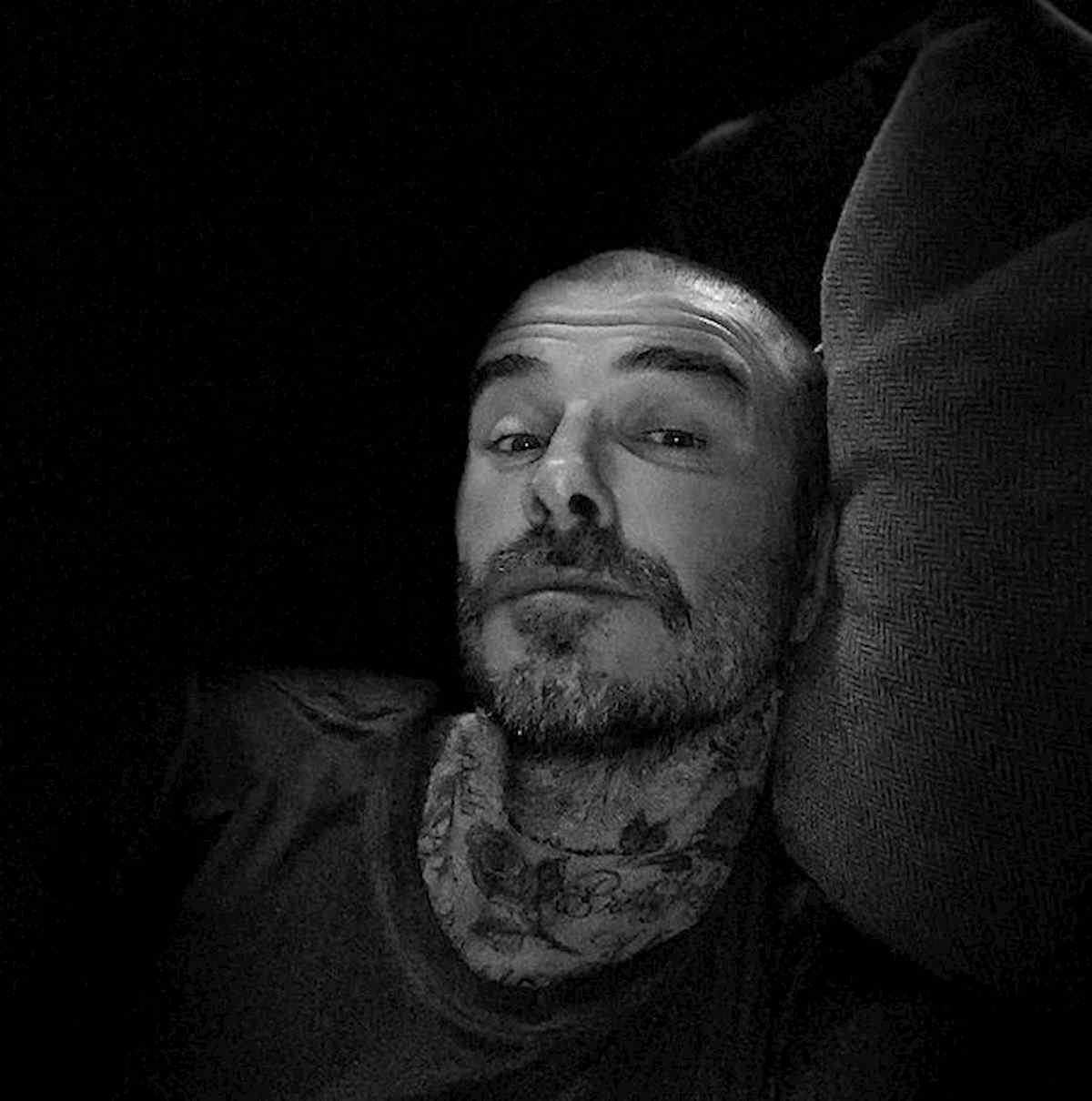 David Beckham, nuovo look durante la quarantena da coronavirus: si è rasato a zero FOTO