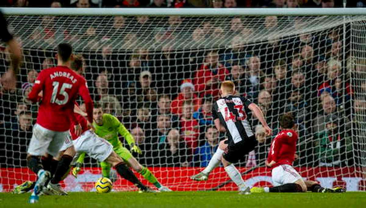 Calcio inglese in ritardo, la Premier League dovrebbe ripartire a metà giugno