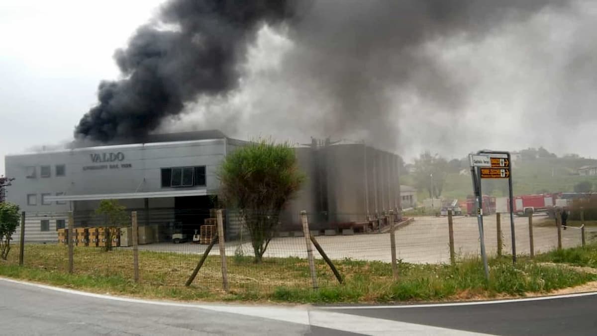 Treviso, incendio alla cantina Valdo Spumanti di Valdobbiadene