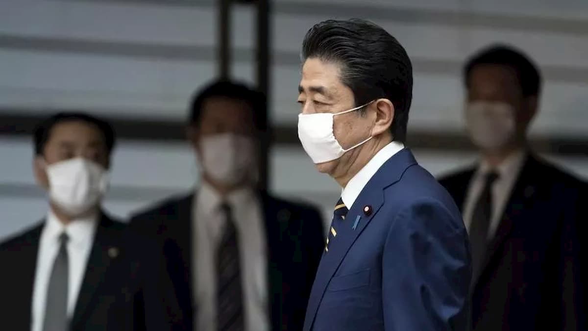 La politica che si taglia lo stipendio per l'emergenza: Giappone, Nuova Zelanda, Grecia e Bulgaria