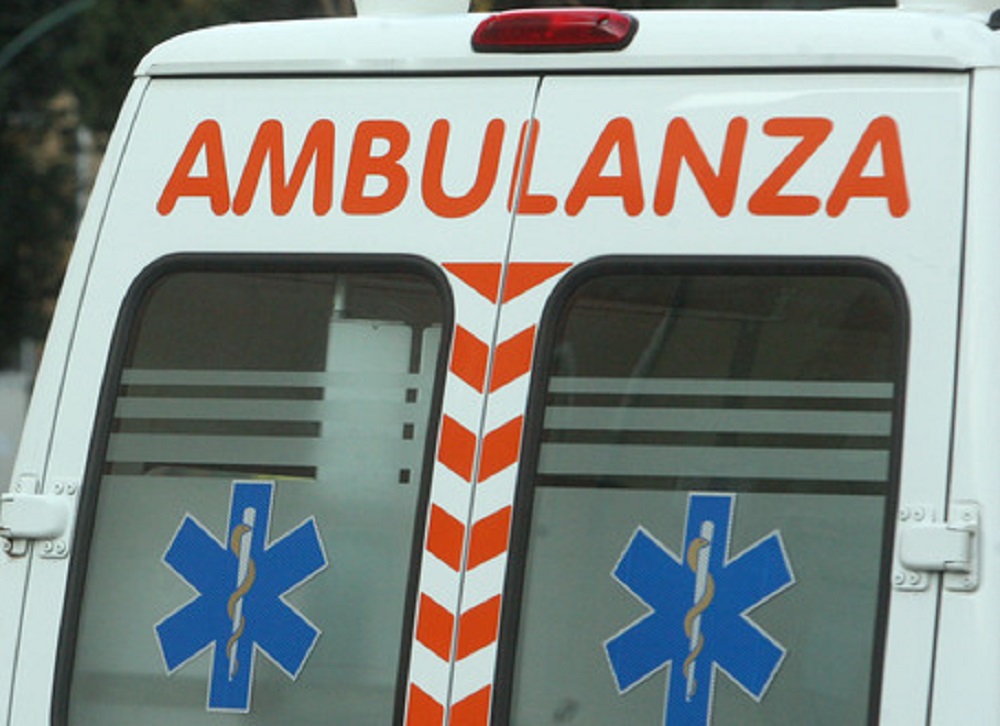 Caserta, bimbo di 4 anni cade dalla finestra al quarto piano e muore