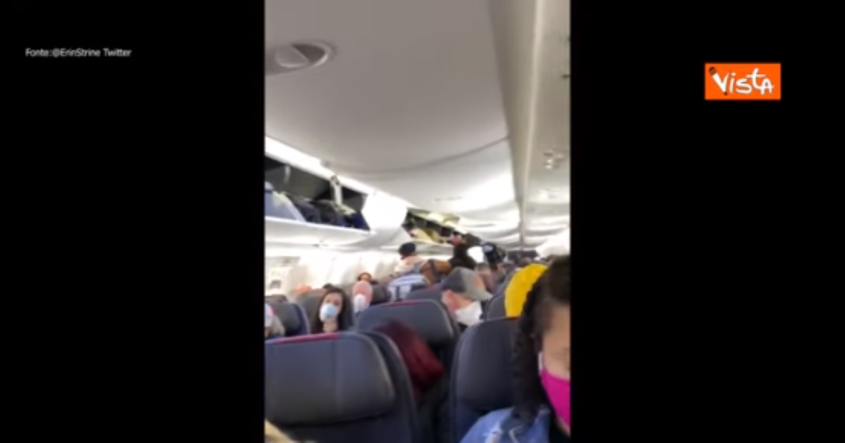 Coronavirus American Airlines non rispetta le misure: passeggeri vicini