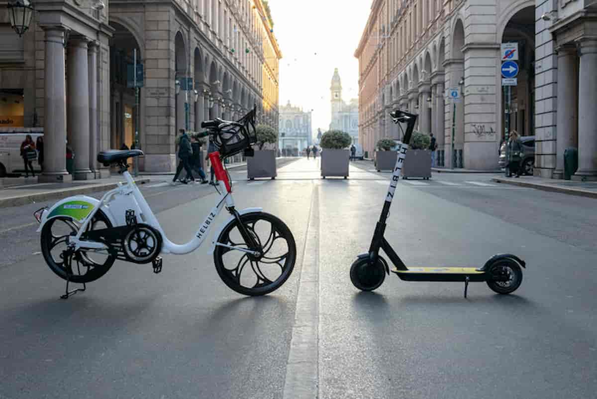 Incentivi per bici, bici elettriche e monopattini: l'idea del ministro De Micheli per il dopo lockdown