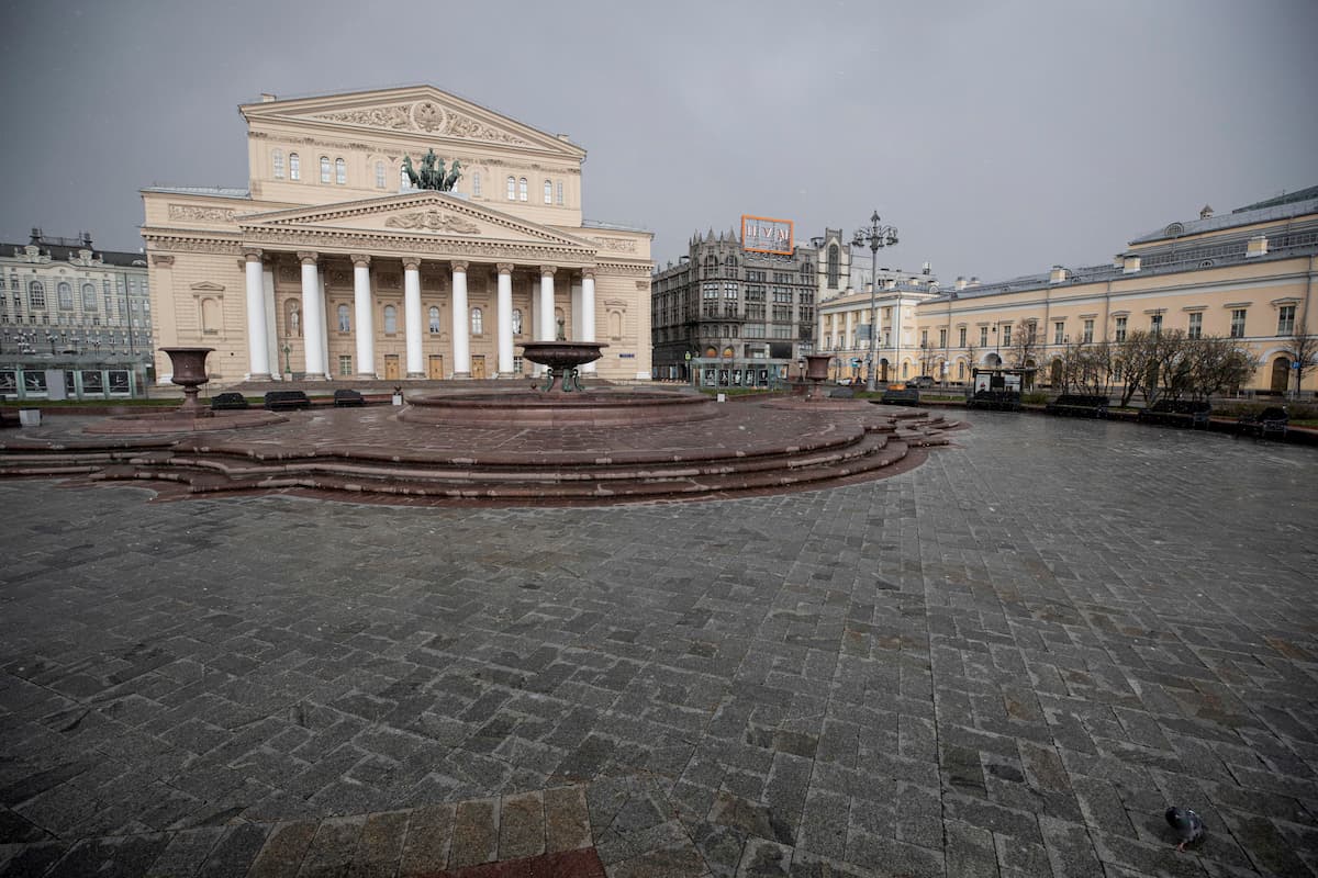 Coronavirus, spettacolo di solidarietà al Bolshoi senza spettatori: 34 artisti positivi