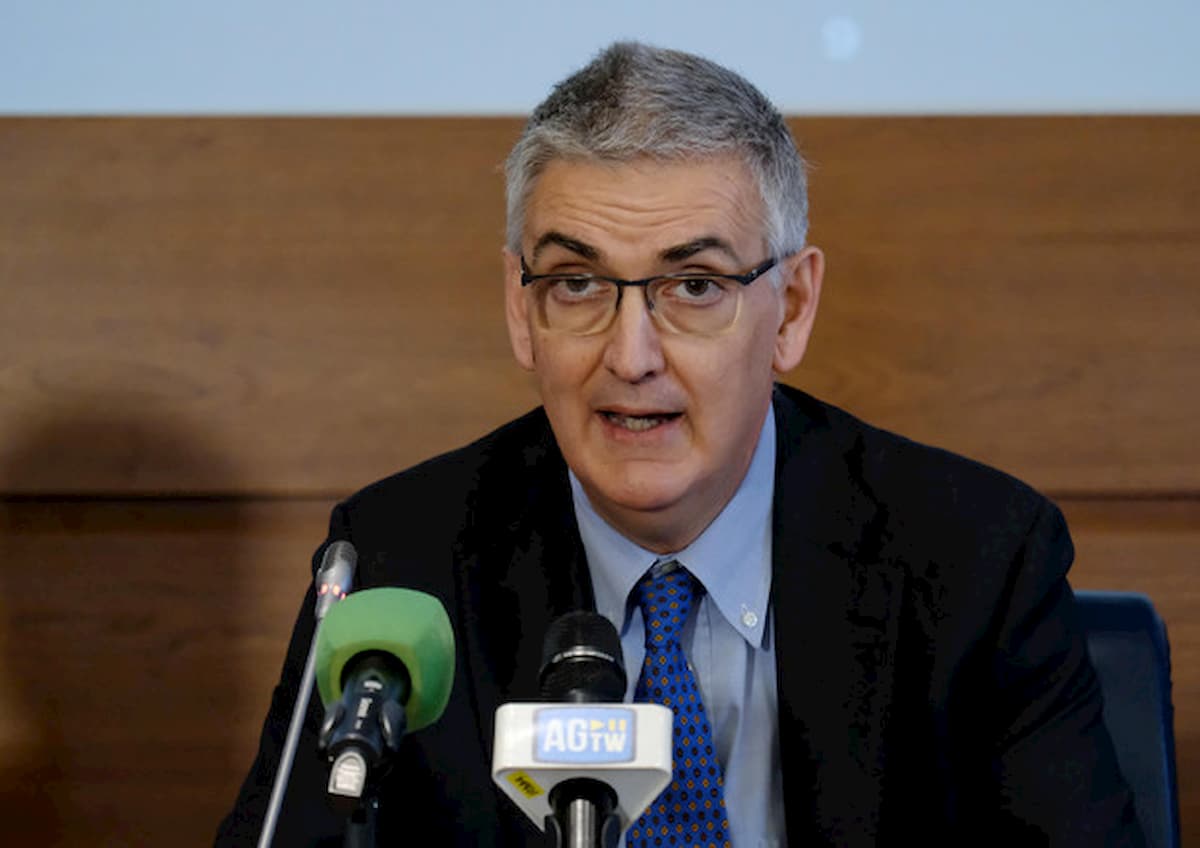 Coronavirus, Brusaferro (Iss): "Mascherine importanti, ma da sole non bastano" VIDEO