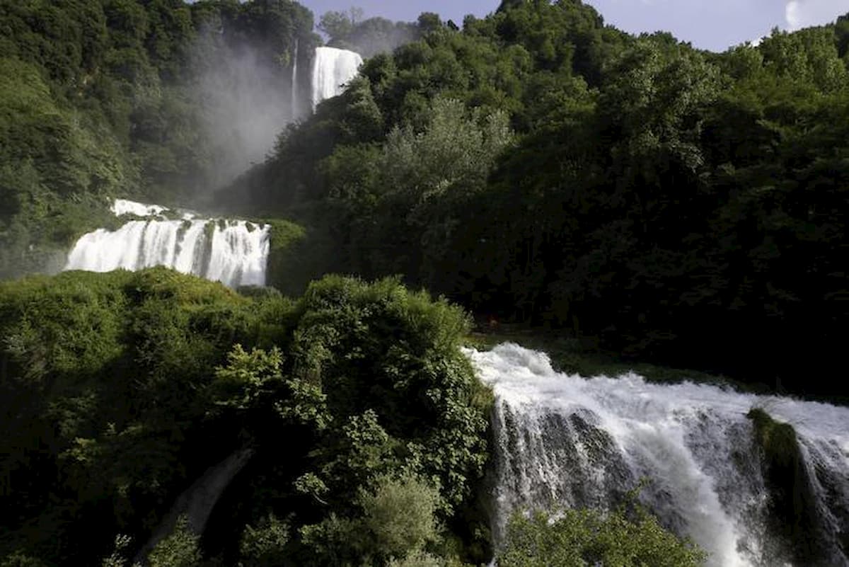 Turchia, in posa su una cascata per delle foto per i social, precipita e muore