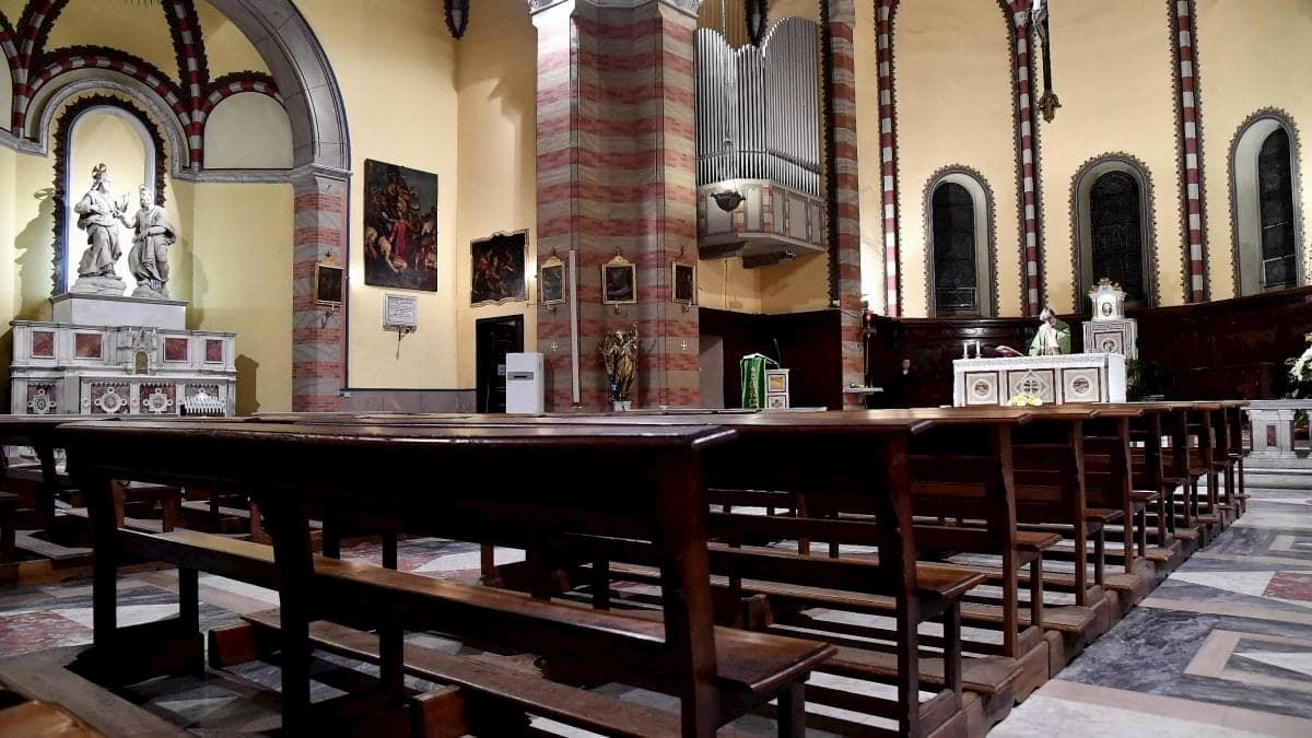 Pescara, messa nonostante i divieti: multati prete e fedeli