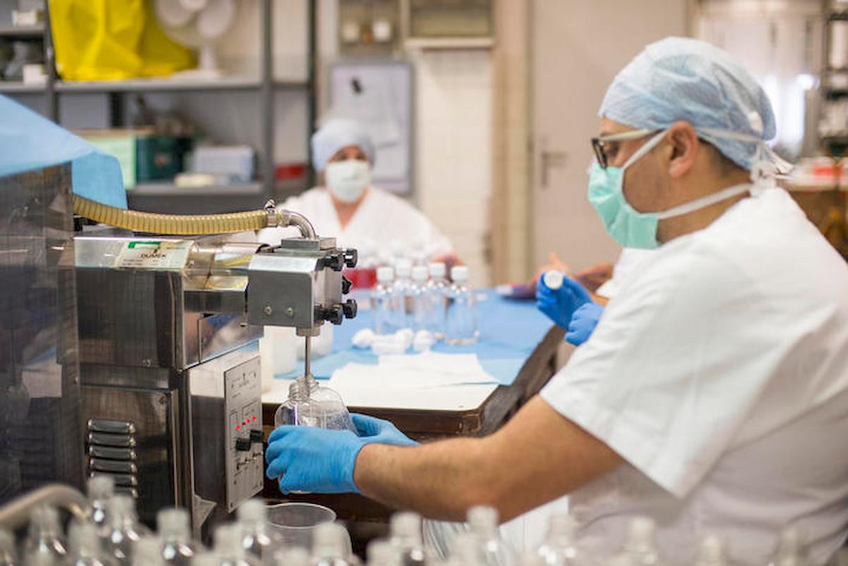 Coronavirus, nuove linee guida Usa bocciano mix farmaci con clorochina promosso da Trump