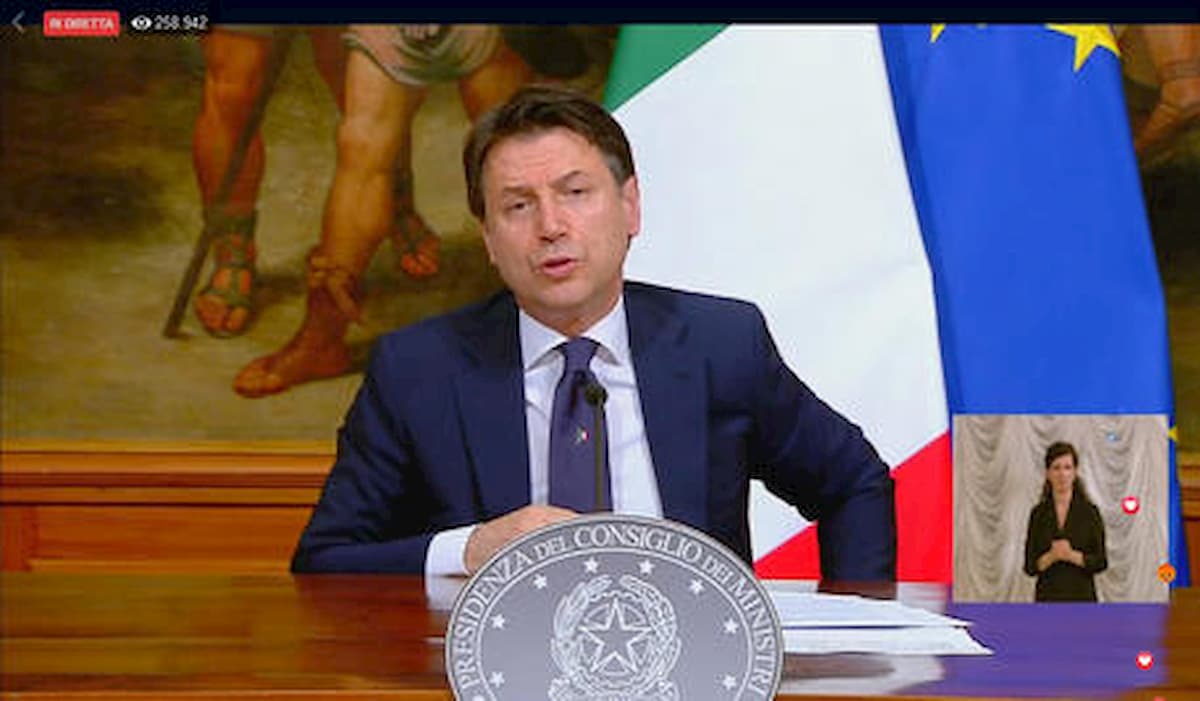 Fase 2, Lega contro Conte: "Perché vietare incontri tra fidanzati?"