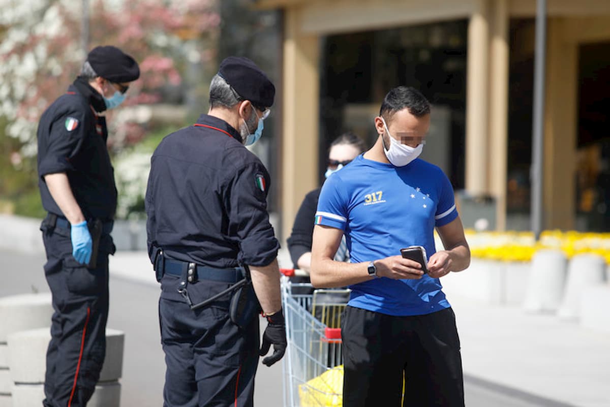 Acerra. Fermato in strada senza motivo, si giustifica: "Devo comprare casa"