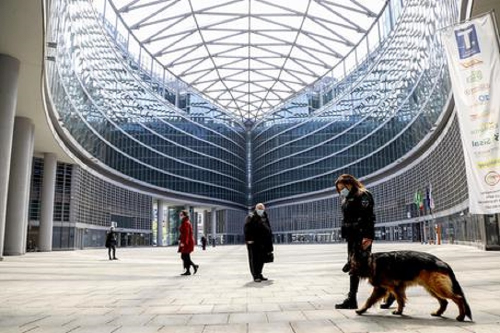 Coronavirus, fanno uscire i cani ma non i bambini. Tanti comitati di scienziati, qualcuno ci pensi