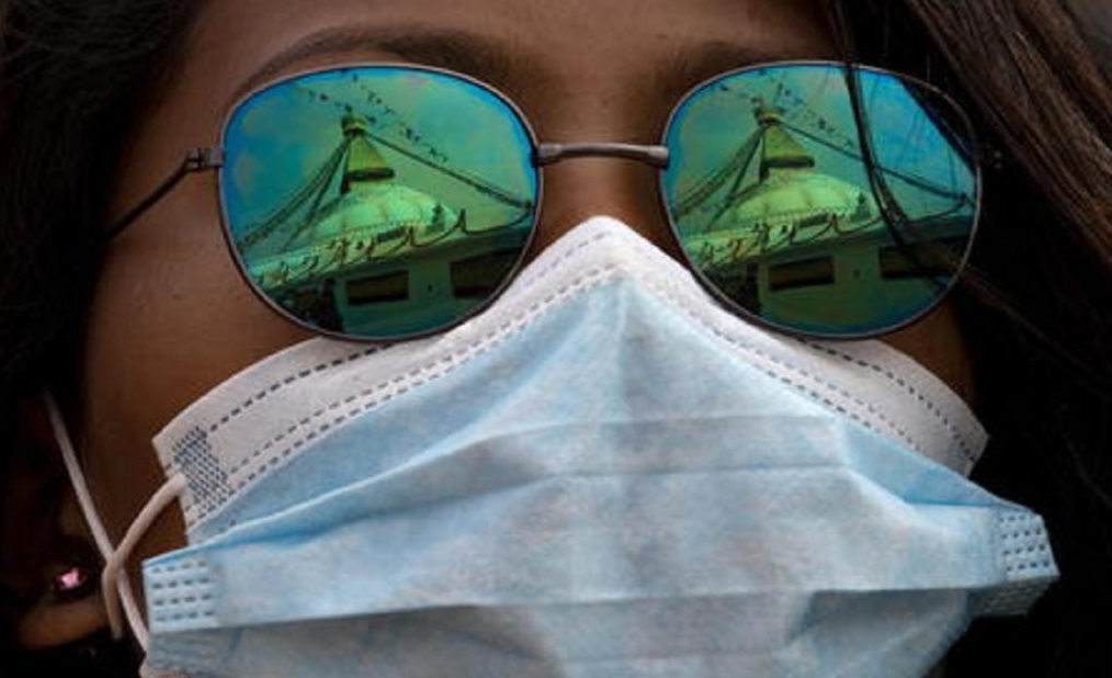 Mascherine placebo sociale. E l'idea medioevale della penitenza che purifica