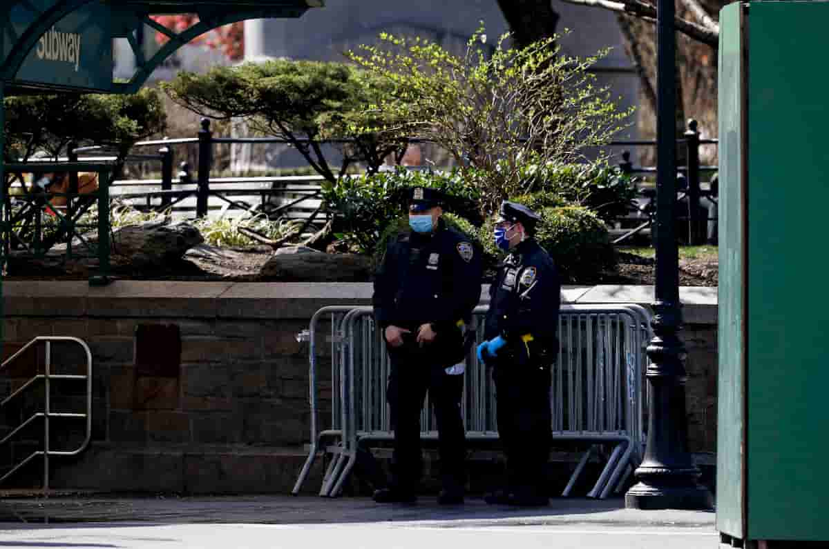 Coronavirus, una nuova Pearl Harbor e un nuovo 11 settembre per gli Usa. Trump manda l'esercito a New York