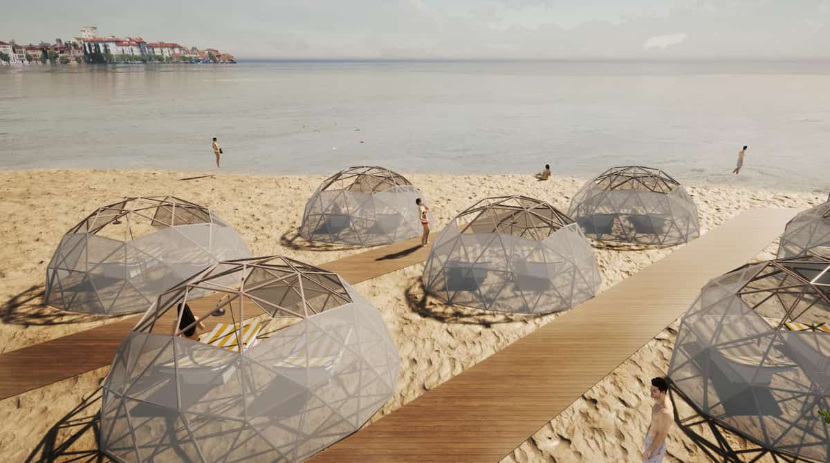 Cupole di bamboo in spiaggia per evitare il coronavirus: larghe 4 metri con doccia interna