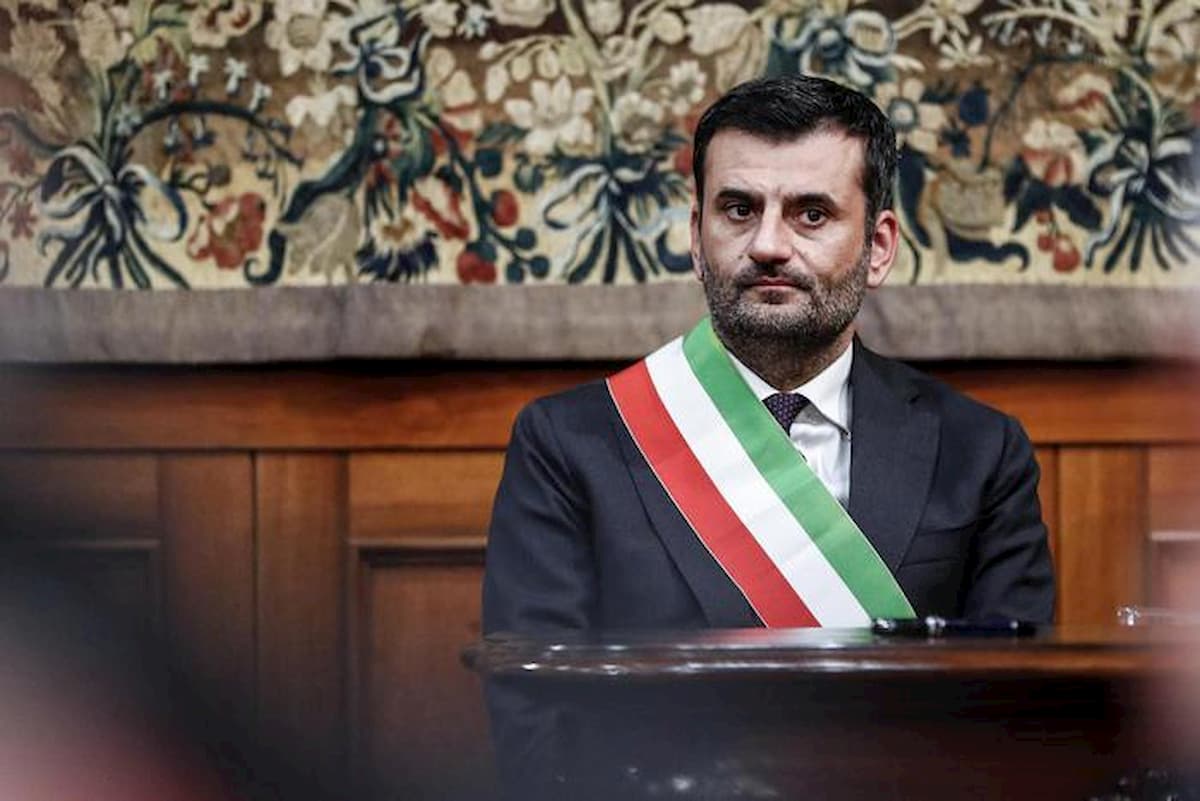 Coronavirus, il sindaco di Bari lancia la Pasquetta sul balcone: "Decidiamo insieme cosa preparare"