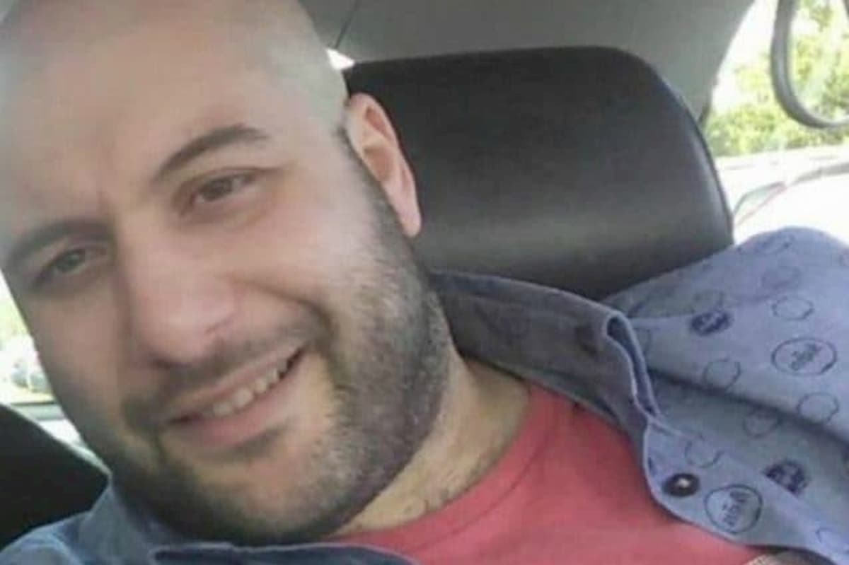 Emanuele Renzi, morto a 34 anni per coronavirus. Il padre: "Il suo ultimo messaggio è stato 'ho paura'"