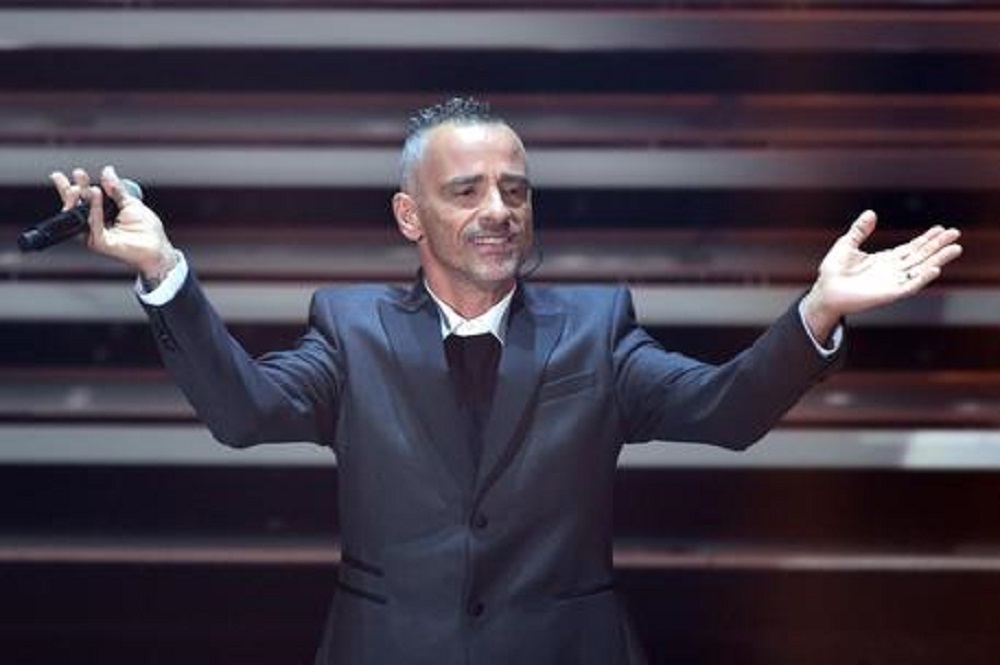 Eros Ramazzotti e Roberta Morise insieme? Il cantante smentisce il flirt