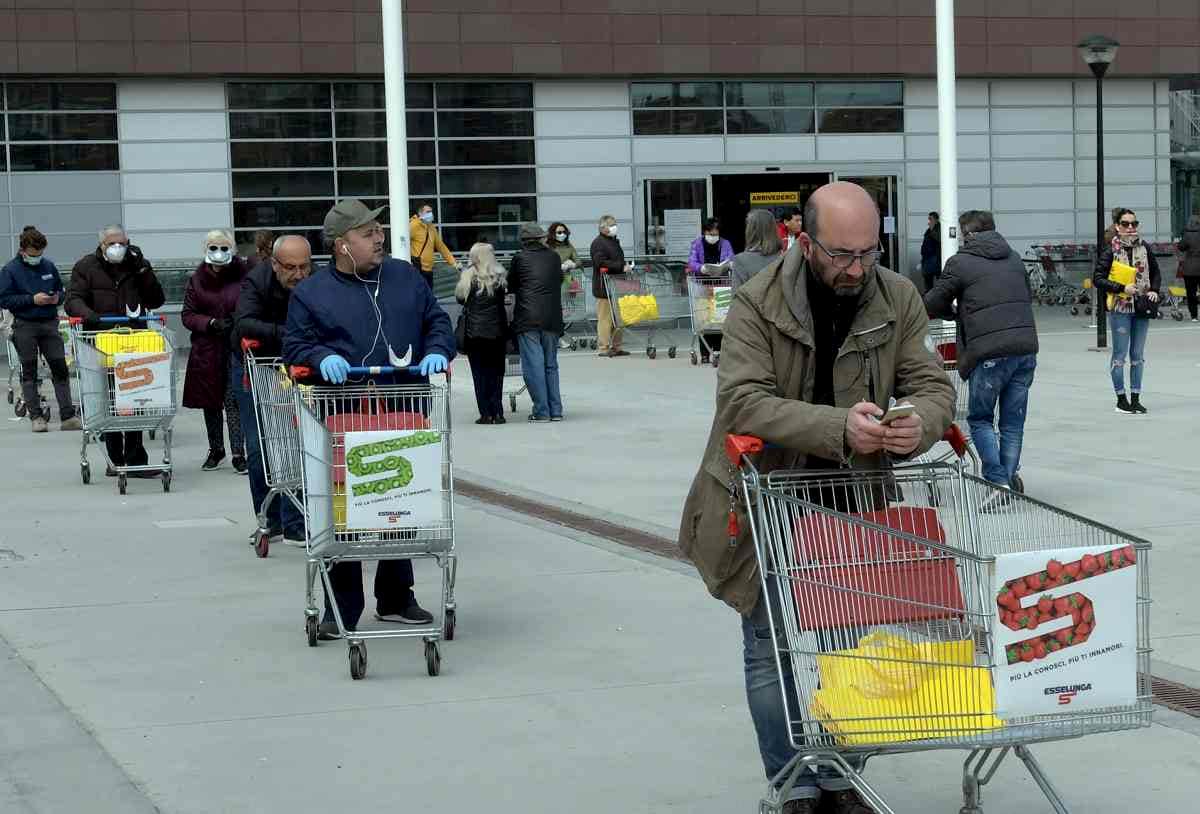 Corbetta, minacce e insulti al sindaco e ai vigili dopo una multa fuori dal supermercato