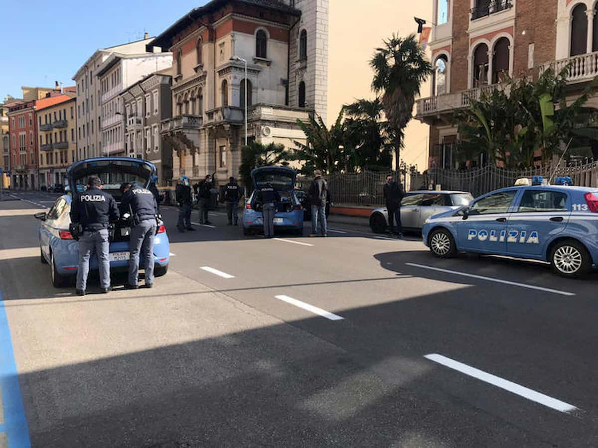 Coronavirus, grigliata sul terrazzo a Padova: denunciati 12 giovani