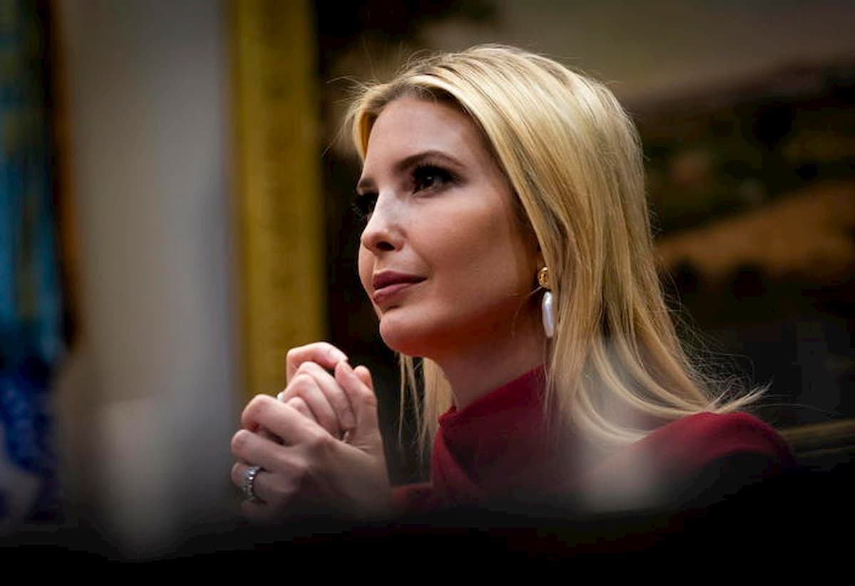 Trumpismo, Ivanka e Jared per anni vietano a guardie del corpo di fare pipì: un water esterno costato 100mila $