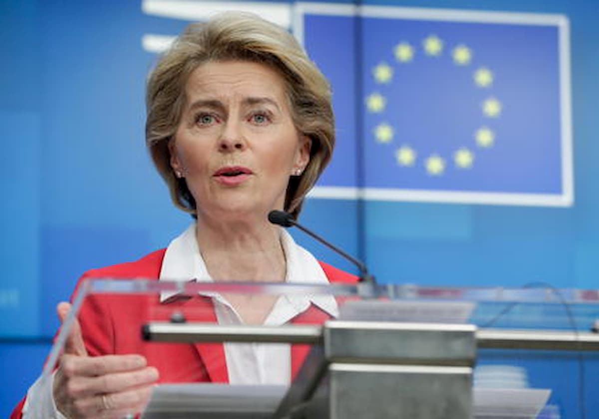 Coronavirus, alla fine Ursula von der Leyen (Commissione Ue) si scusa: "Italiani, siamo con voi"