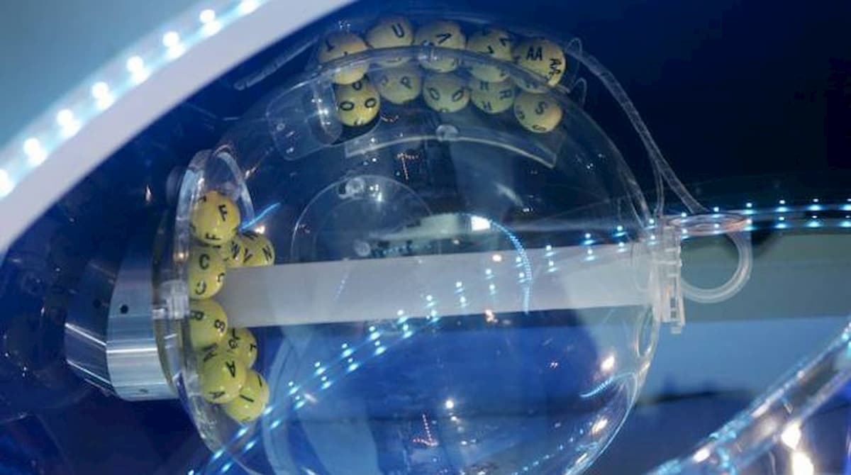 Australia, giovane papà vince 4,8 milioni di dollari alla lotteria: aveva da poco perso il lavoro causa coronavirus