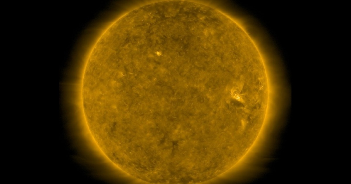 Macchia solare fotografata svela risveglio del Sole: verso massima attività