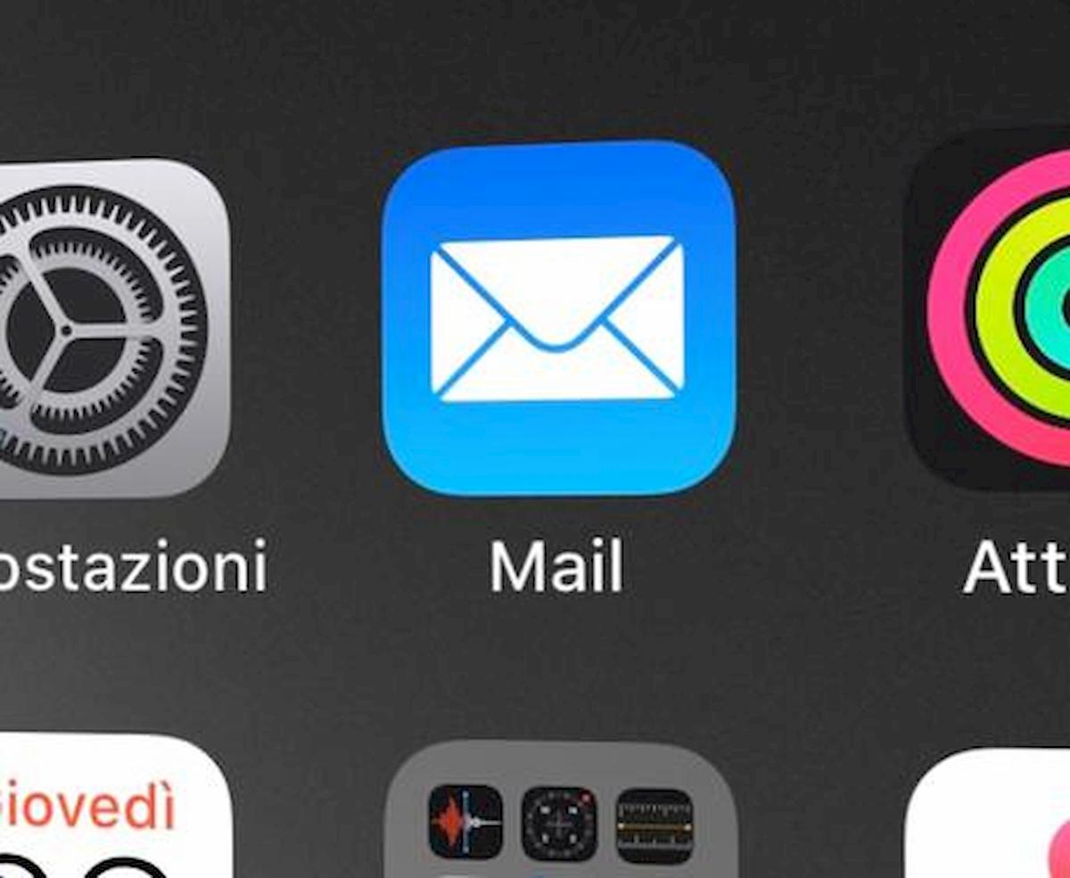 Napoli, file per l'iPhone 12. Gianluigi Nuzzi: "Non cambieremo mai"